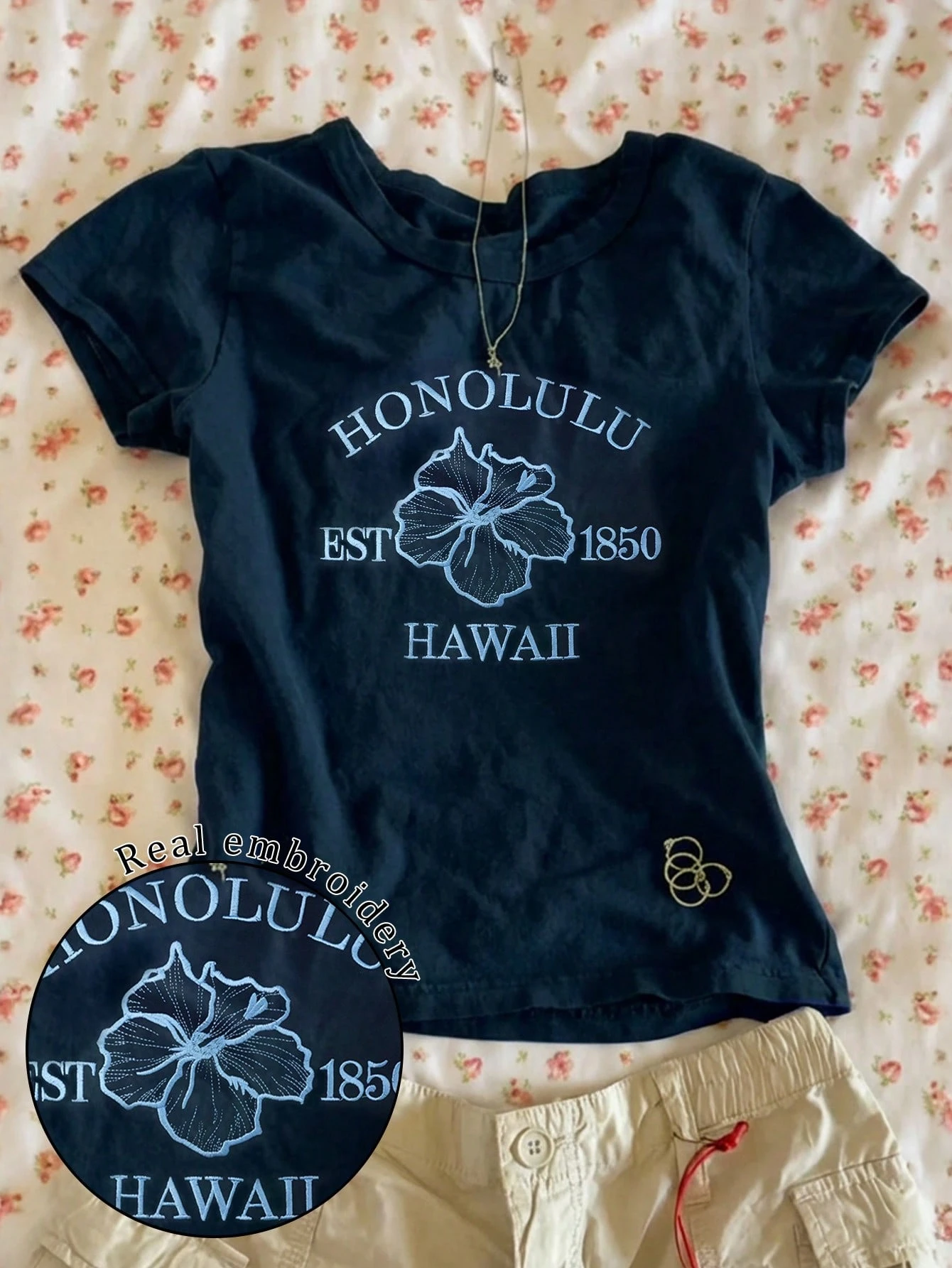 SHEIN Hawaiian Letter & Floral Embroidery Design Women's Regular Fit Short Sleeve Round Neck T-Shirt, Gift For Friends